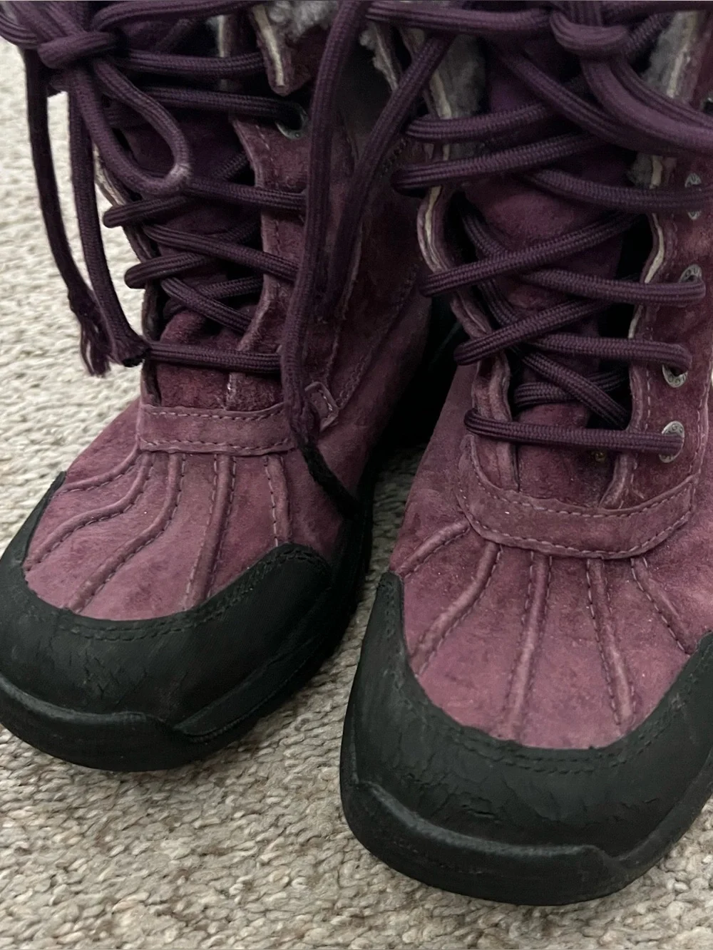 UGG Vibram Kids Plum Suede Lace-Up Winter Boots with Shearling Cuff Size 1